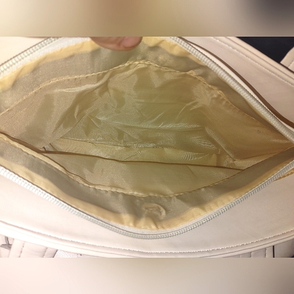 (1519) NWT BEBE Leather Handbag - Picture 4 of 9